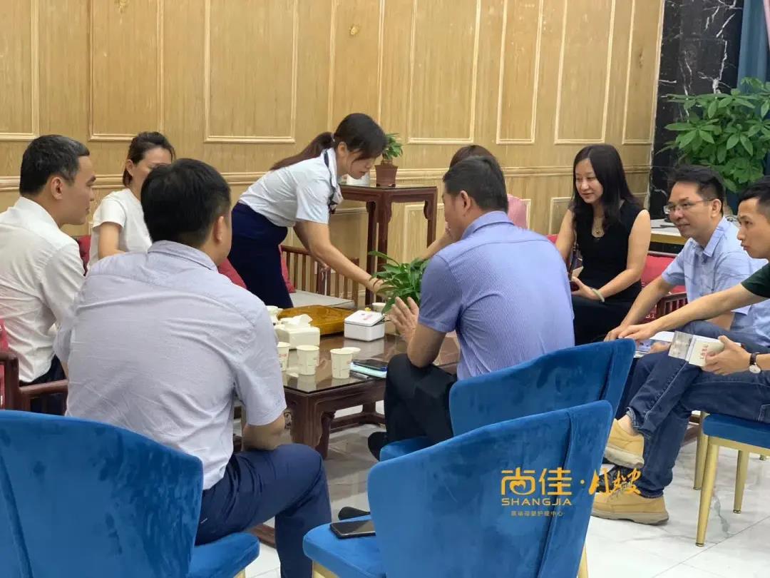 尚佳專業(yè)月嫂丨市、區(qū)領導關心尚佳發(fā)展，勉勵為“南粵家政”做出積極貢獻