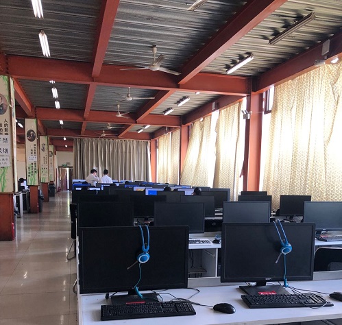 石家莊東華鐵路學(xué)校計算機教室