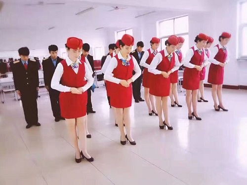 女生學(xué)高鐵乘務(wù)有什么優(yōu)勢？有沒有前途？