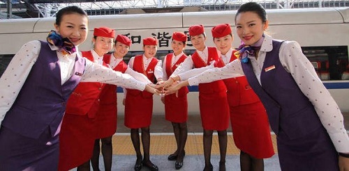 初中畢業(yè)學(xué)習(xí)高鐵乘務(wù)學(xué)費(fèi)多少？