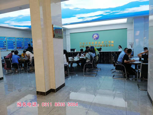 石家莊鐵路學(xué)校報(bào)名用本人到校嗎？