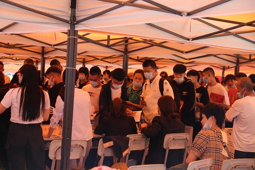 石家莊東華鐵路學(xué)校報(bào)名開(kāi)收據(jù)嗎？