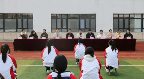 石家莊東華鐵路學(xué)?？瓦\服務(wù)禮儀技能大賽