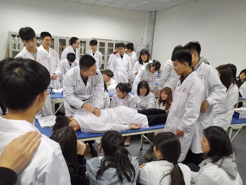 想學醫(yī)學？2026 石家莊冀聯(lián)醫(yī)學中專招生通道已開，圓你從醫(yī)夢！