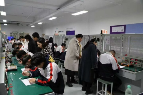 石家莊東華鐵路學校機電專業(yè)實訓學出真技術(shù)嗎？