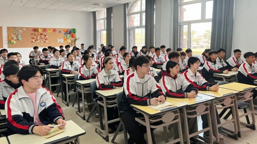 沒有報(bào)名中考能上石家莊東華鐵路學(xué)校嗎？